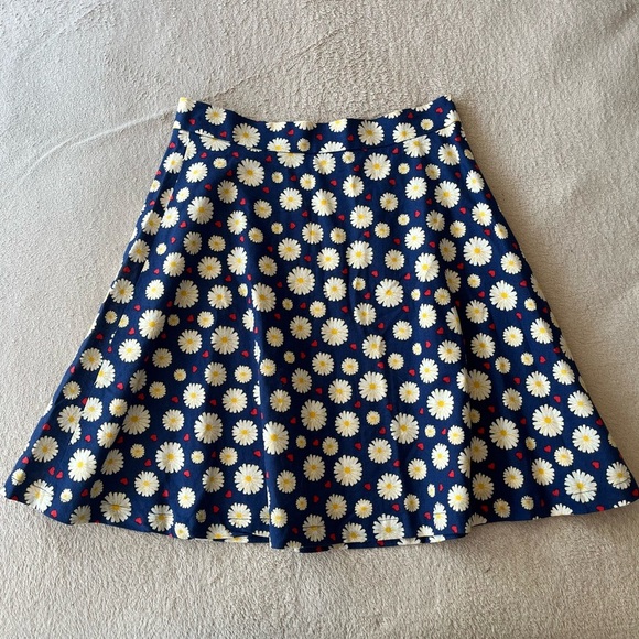 Retro-Inspired Navy Daisy A-Line Skirt with Red Heart Accents M - Picture 10 of 10